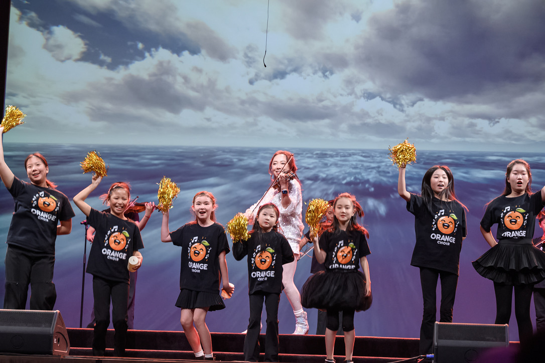 Orange Choir performance